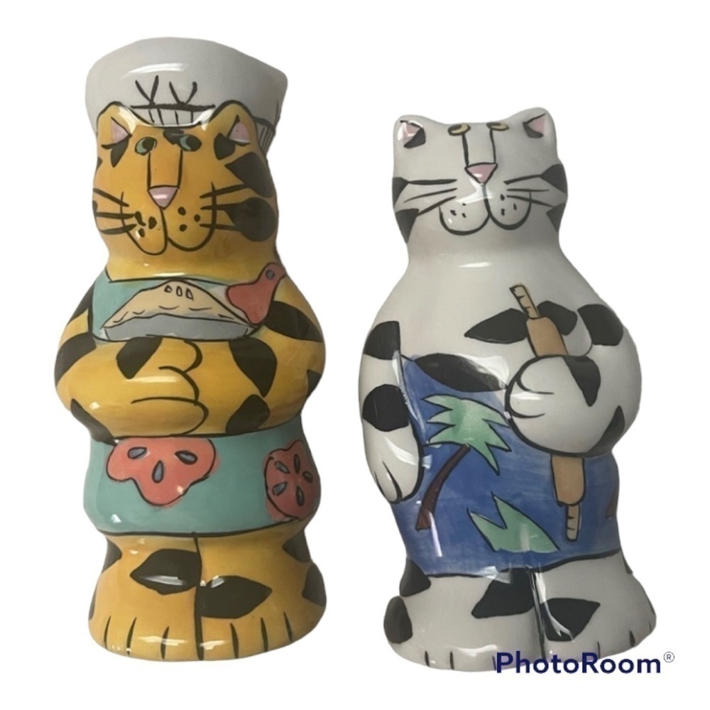 BRAND new painted ceramic chef cat salt and pepper shakers